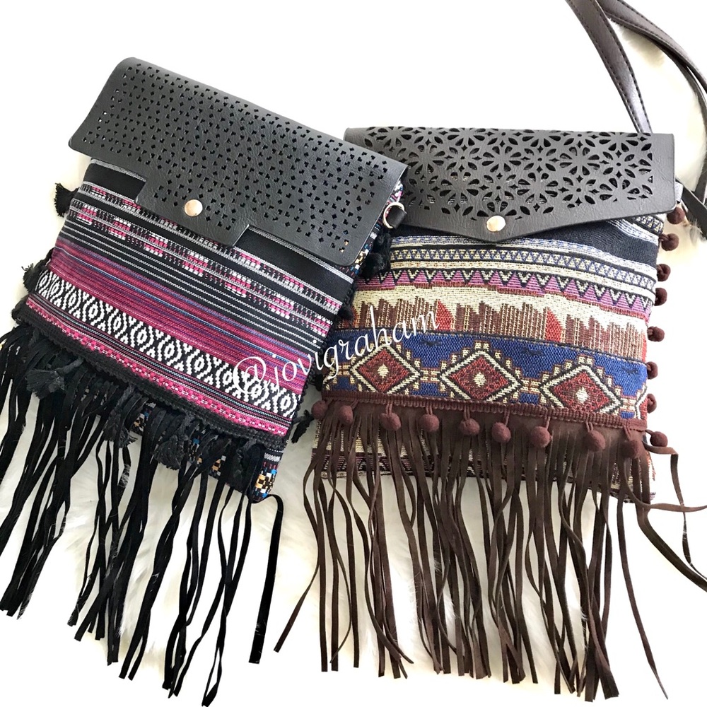 ⬇️ price drop 🌸HP🌸(2) Fringe Tribal Pattern Crossbody Bags